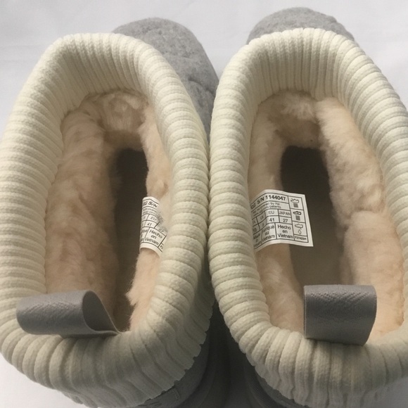 UGGS BOOTS - Picture 6 of 16